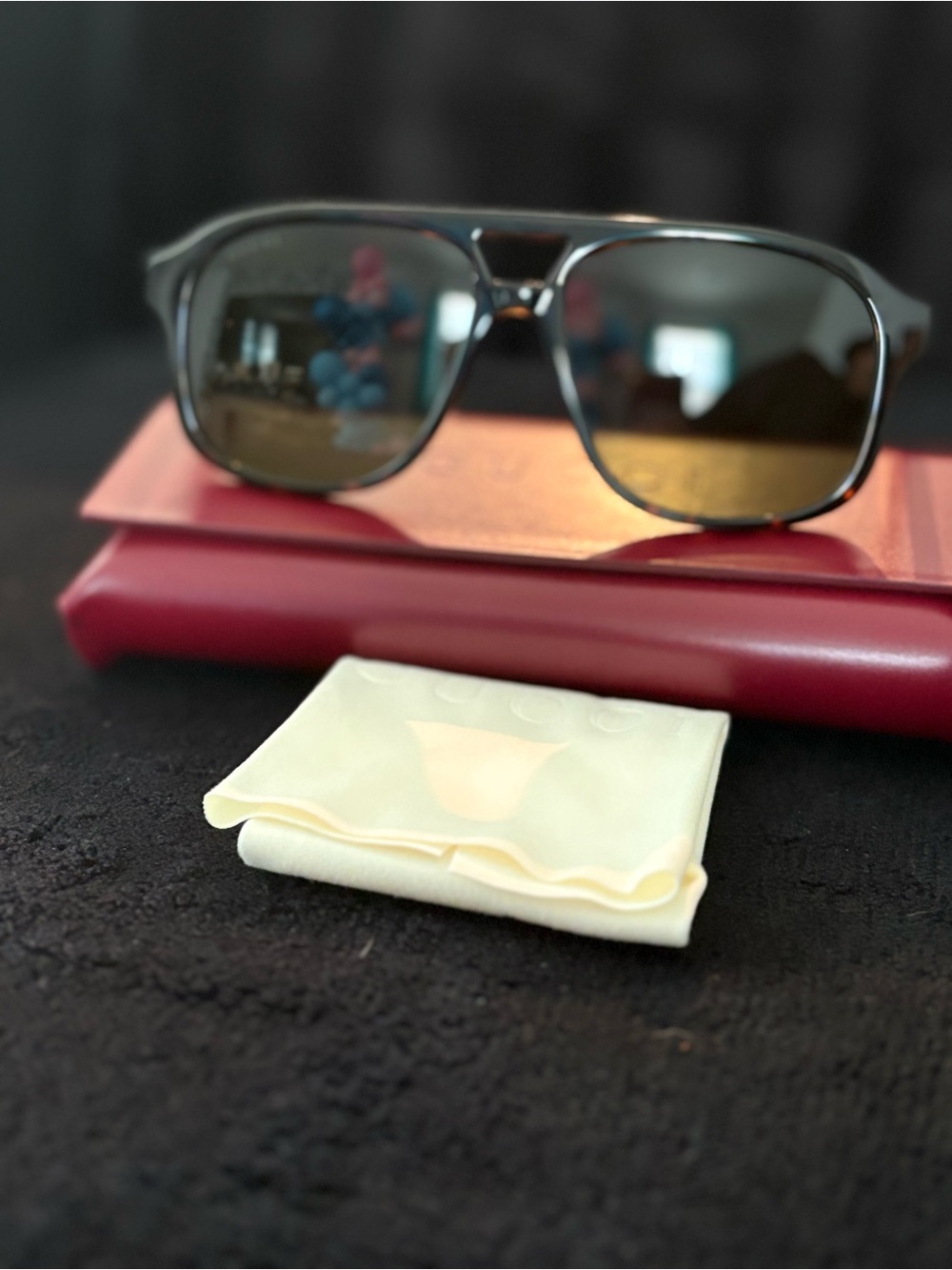 Gucci Men’s Black Sunglasses with Grey Lenses unisex - Picture 6 of 11
